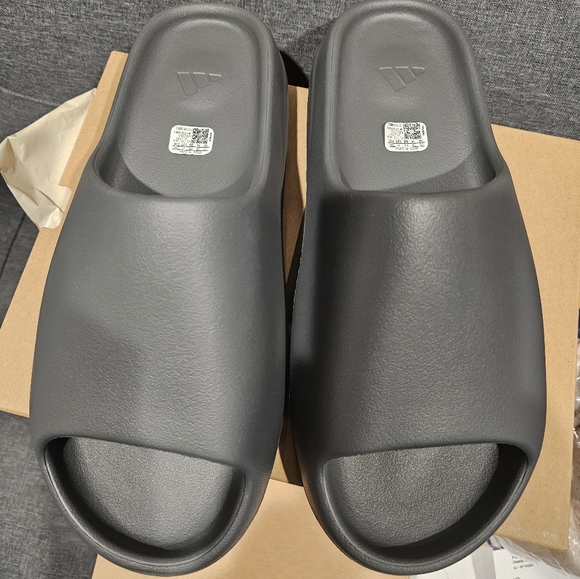 NEW Adidas Yeezy Slide ID2350 Slate Grey size 14 new with boxPurchased from Adi - Picture 2 of 9